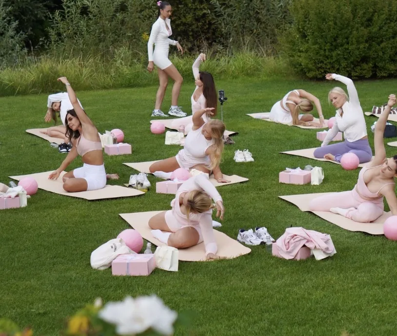 фото заходу Стретчинг Паті 🧘‍♀️ на свіжому повітрі